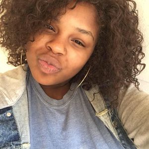 Meet your Posher, Olivia